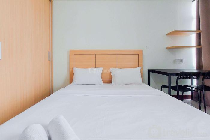 Warm and Simply Look Studio Apartment at B Residence By Travelio