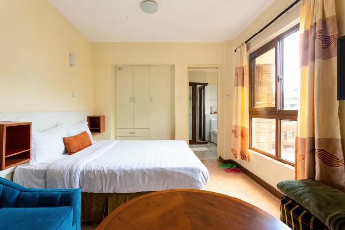 City View with Rooftop Pool - Studio