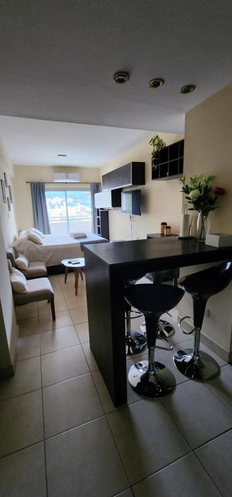 Aires Brillantes, monoambiente céntrico