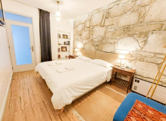 Bluetile Sol Apartment