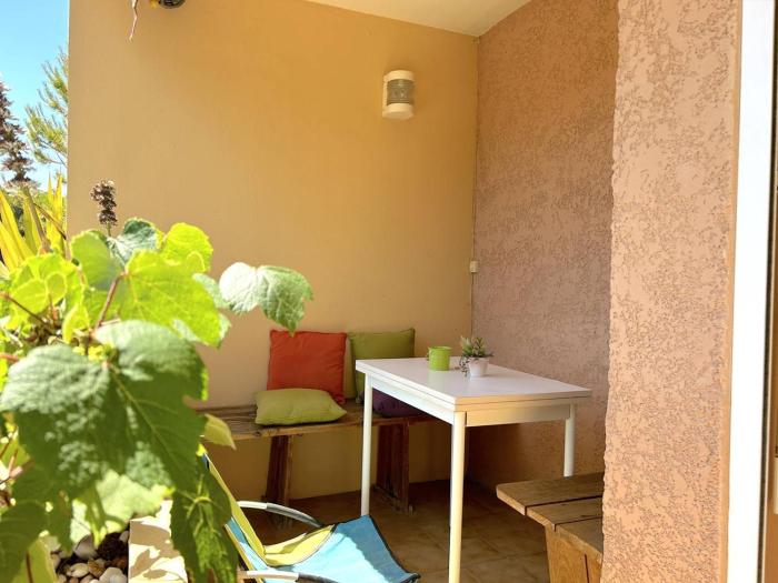Appartement 2 pièces coin nuit, balcon sud, proche plage et commerces, garage inclus, 5 couchages - FR-1-251-838