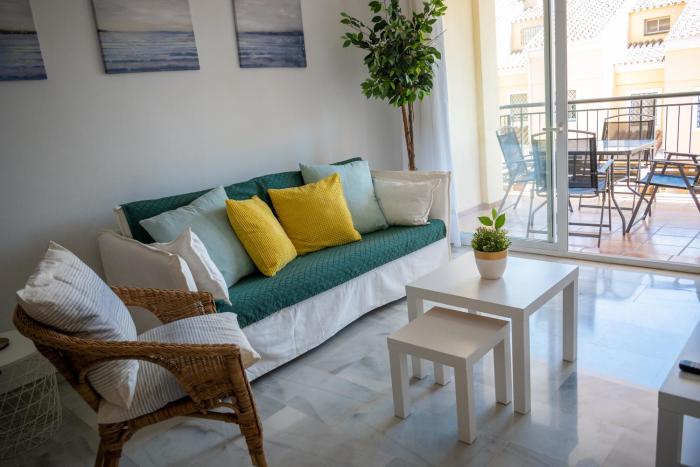 Piso con piscina y garaje en Añoreta by beBalmy