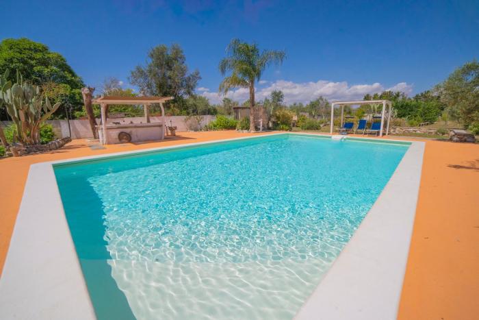 Masseria Le Palmentelle Pool And Garden - Happy Rentals