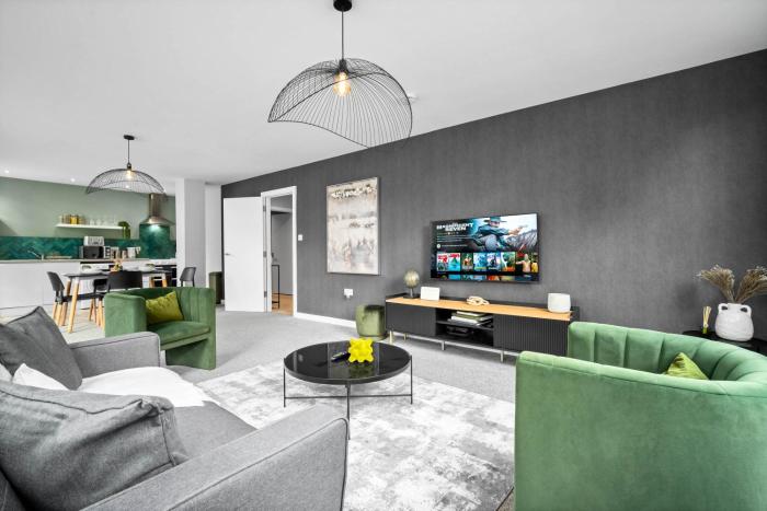 Stylish Apartment - Secure Parking - Gated Development - Near JQ & Birmingham City Centre 6SH