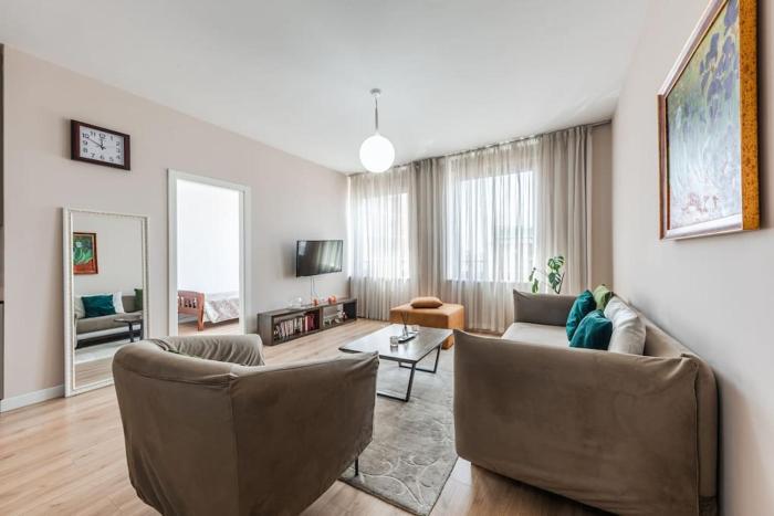 2-BR Apartment close to Radio Shkodra Roger That by Pik Host