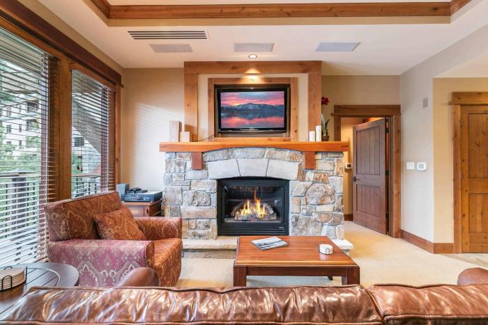Catamount Lodge 201 by East West Hospitality