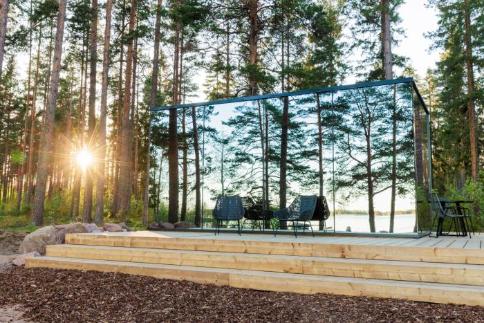 ÖÖD Mirror Houses at Versso