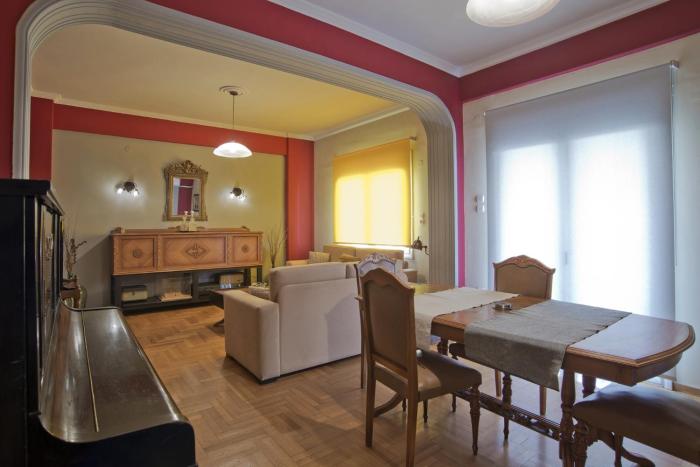 Baroness Apt Piraeus Ctr 3BR, 2BA, AC, Walk to sea
