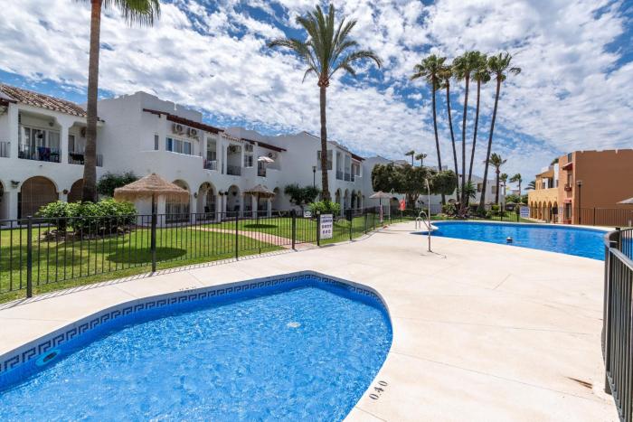 Renovated apartment on beachside with pool