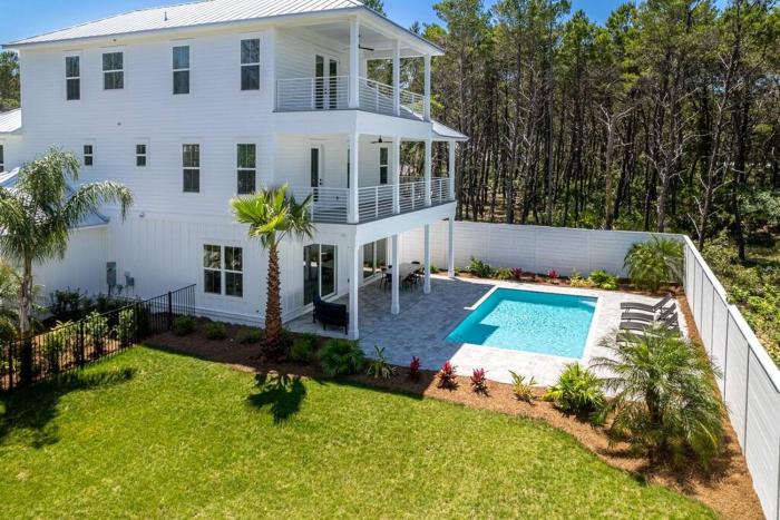 New-Walk To Beach - Private Heated Pool