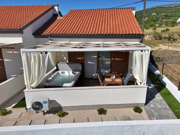 House Ivana with jacuzzi