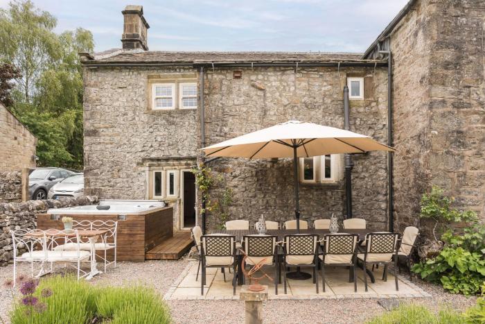 Hilltop House by Birch Stays