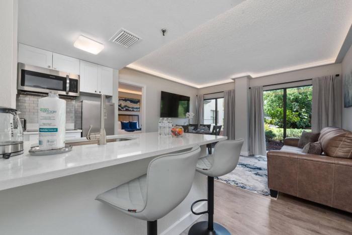 2 Suites at The Enclave Near Universal