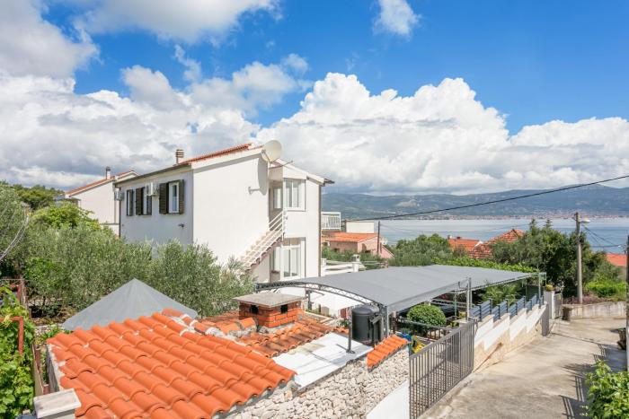 Apartments by the sea Slatine, Ciovo - 6000