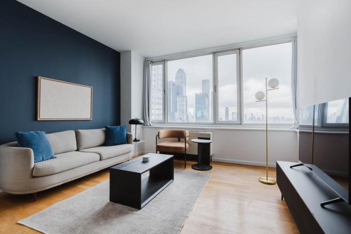 Blueground Hells Kitch gym wd nr Pier 84 NYC-1475