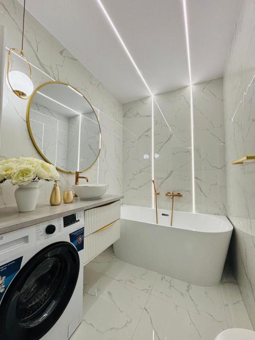 3 Bedrooms Premium Bella White for 8 Guests with AC and Underground Parking