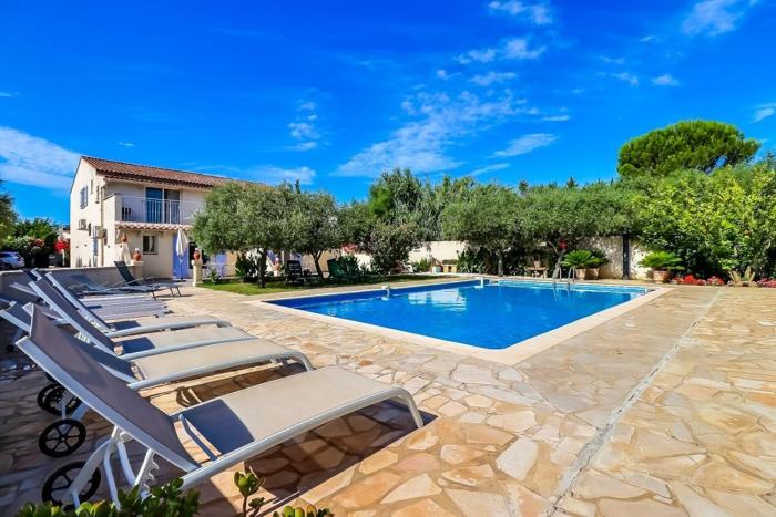 Côté Oliviers 6P - Appt avec piscine partagée