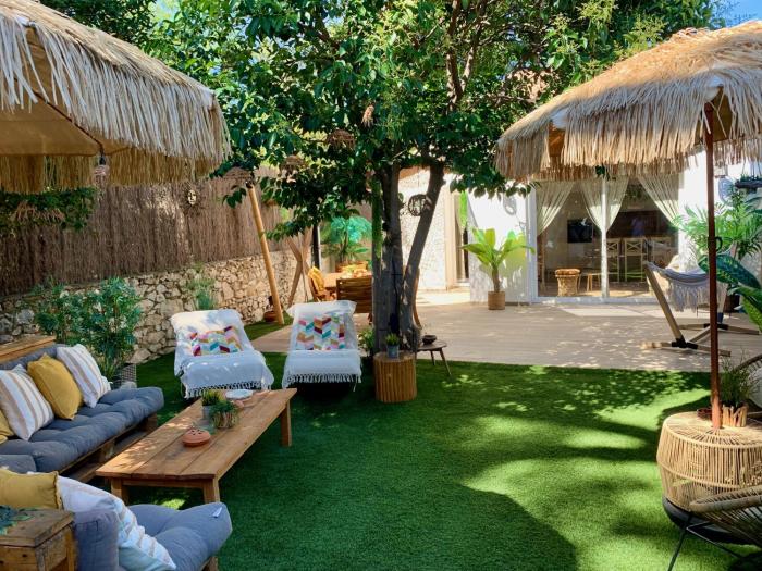 Maisonnette avec terrasse et jardin-Parking privé-9mn des plages à pied