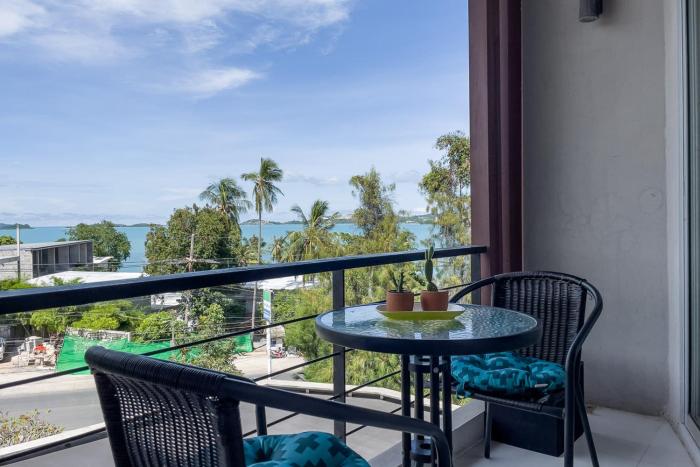 Sea view 1BR condo Beach Gym Sauna pool