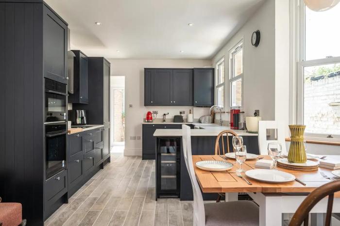 Large Period House with Garden near Peckham London - Pass the Keys