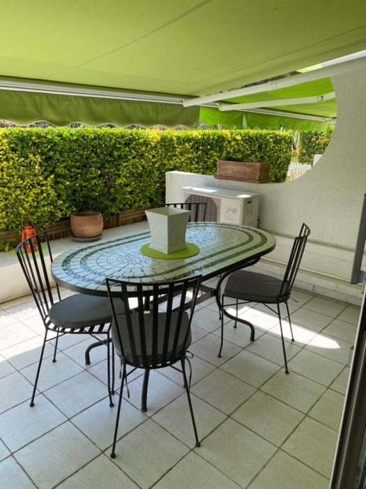 Appartement 4 personnes avec terrasse et piscine proche plage et commerces