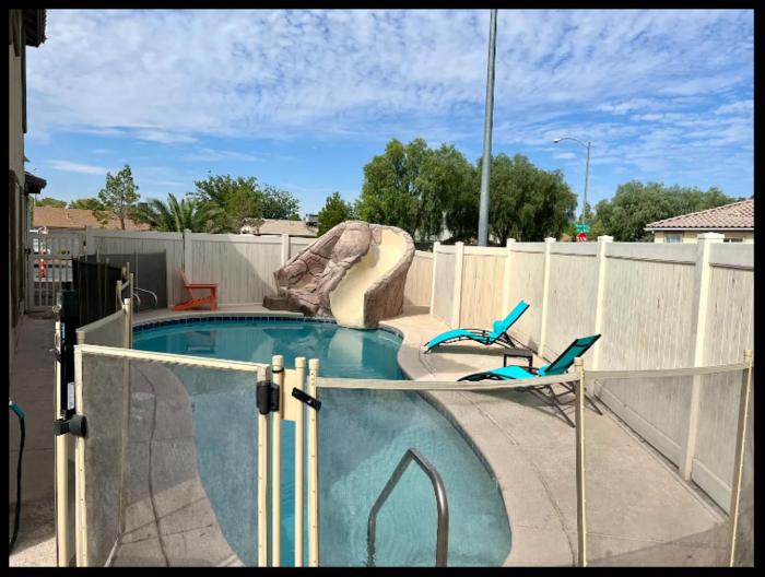 4 bedroom North Las Vegas with pool