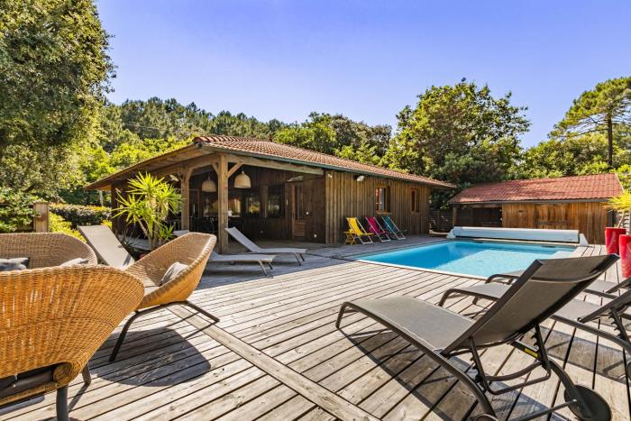 villa bois typique du bassin avec piscine chauffée au bord du lac, La Gde Escoure