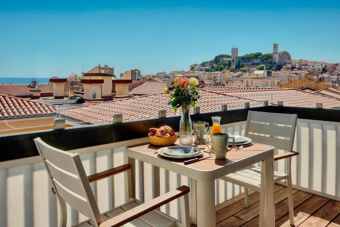 Downtown Cannes 2BR with AC & Terrace w Sea View - BENAKEY