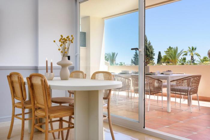 Stunning Renovated 2-bedroom in Golden Mile