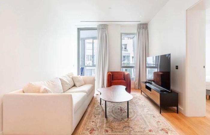 Spacious 2 bed 2 bath Battersea Powerstation Apartment