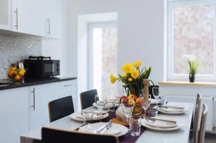 Apartment with balcony - 21 Filipa Street