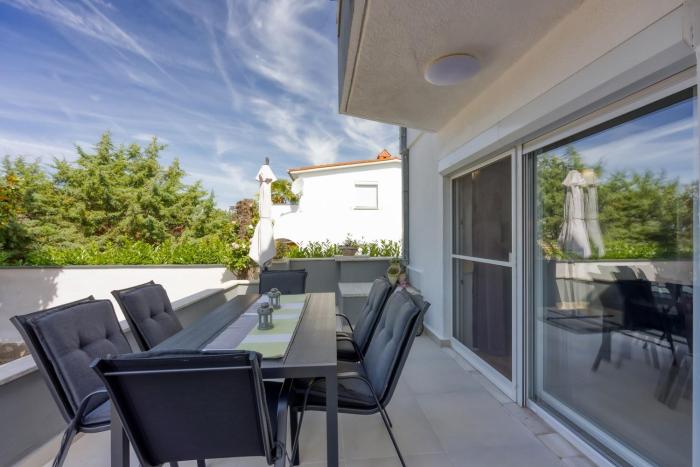 Four-Bedroom Apartment Magnolija