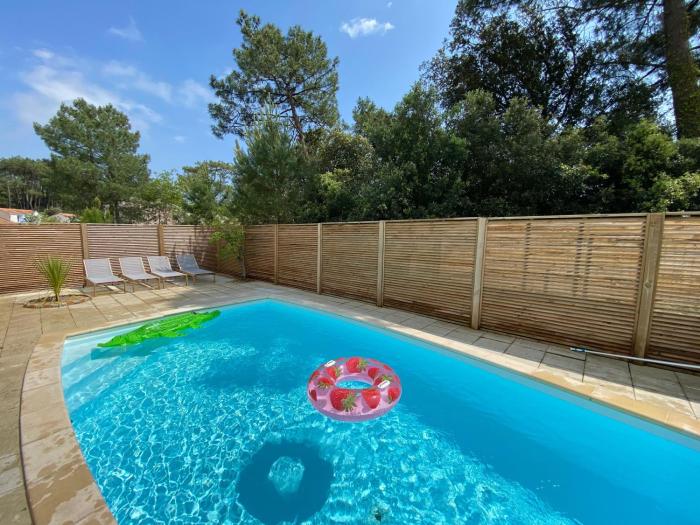Jolie villa dans les pins avec piscine chauffée et wifi