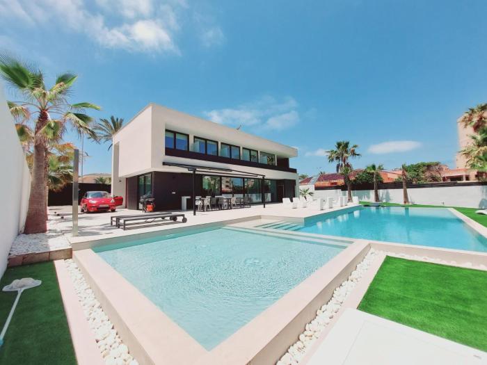 Inmovecos Villa de lujo con piscina privada Gawy