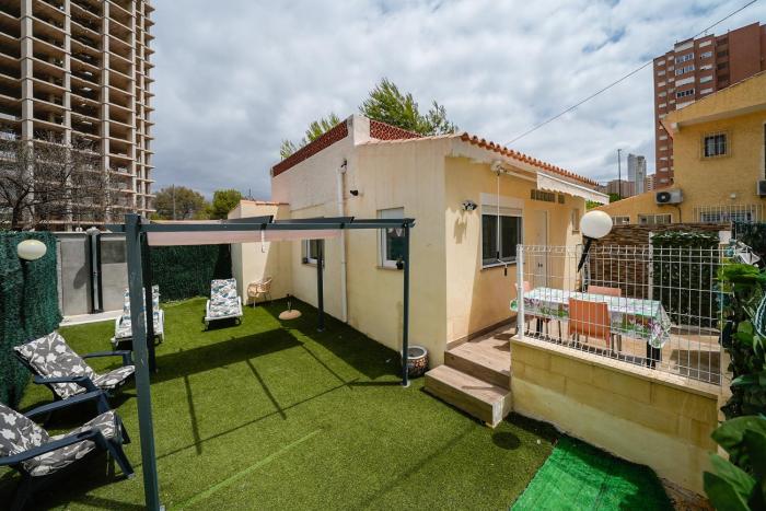 Apartamento Loft con terreno privado y parking compartido - a 800m de Playa Poniente