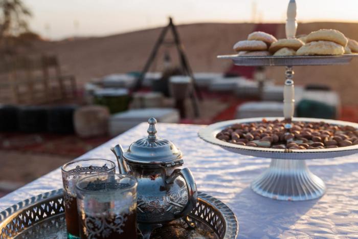 camp luxury desert