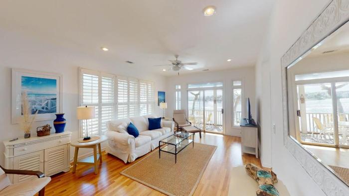 Lakeview Villa Oasis Spacious 3BR 3BA Retreat