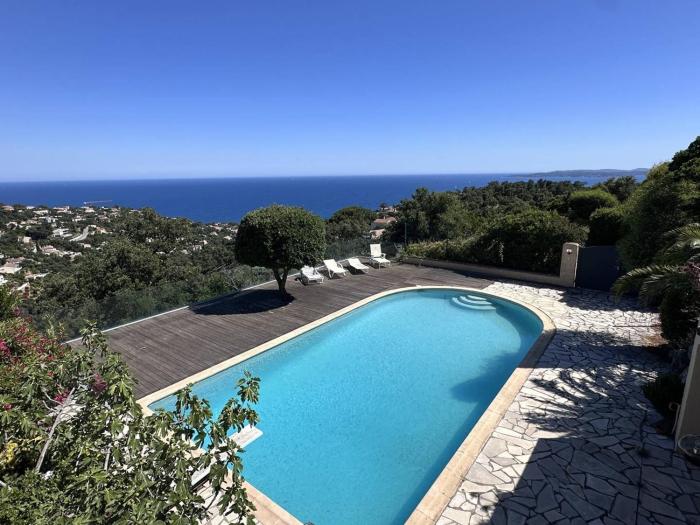 Villa climatisée 4 chambres avec piscine privée, wifi et animaux admis - FR-1-768-91