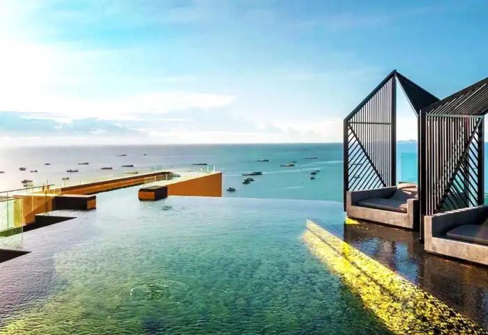 Downtown Chic Condo Rooftop Pool #ES13810