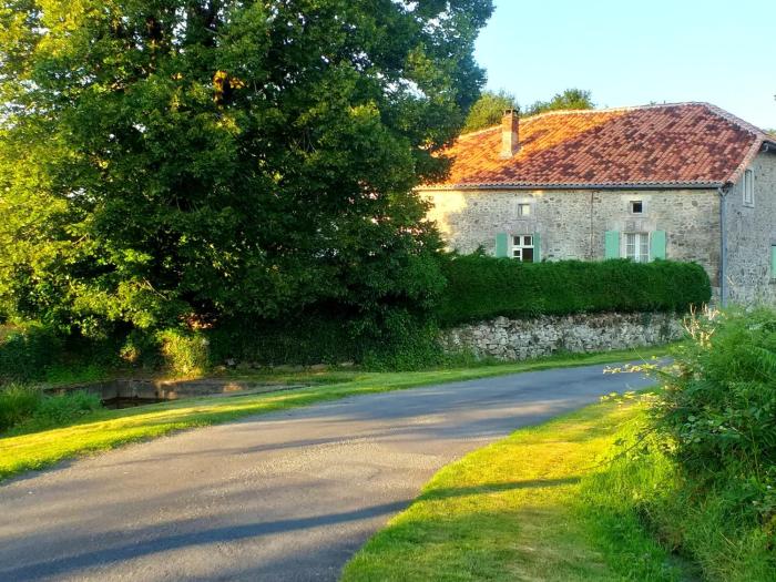 Les Volets Verts, ROUSSINES, CHARENTE, 16310 FRANCE