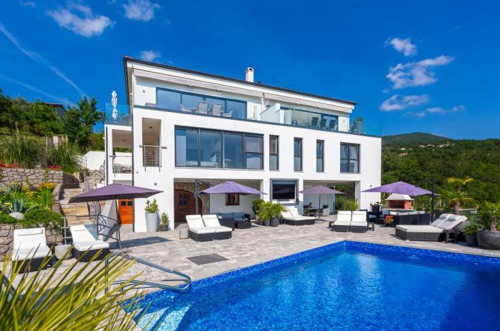 Villa White Pearl Diamond, Opatija mit Meerblick & Pool