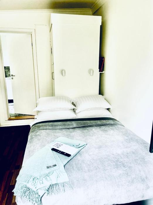 Studio 104- Free PARKING onsite -Private entrance