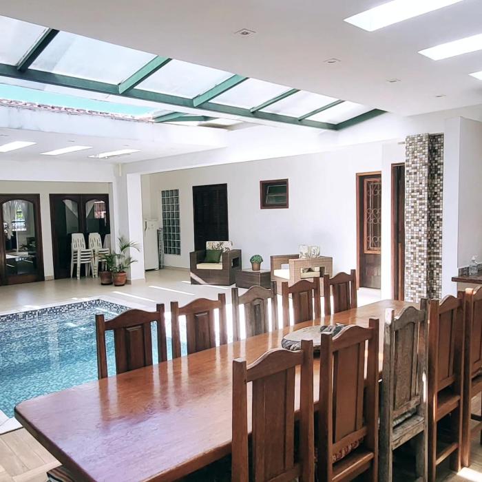 MANSÃO FRENTE A PRAIA - Locação de Suítes Privativas