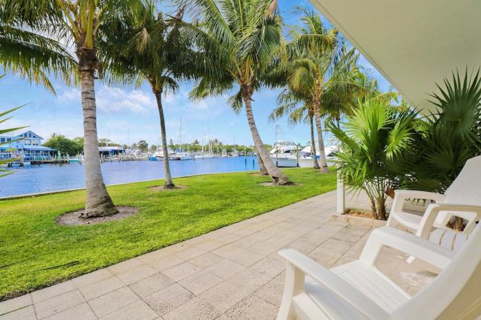 Sailfish Suites 1 - Waterfront & pet friendly