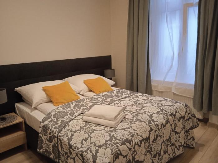 Old Town Apartments - B7