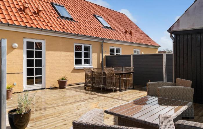 2 Bedroom Stunning Home In Løkken