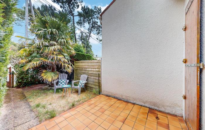 Stunning Home In Saint-Georges-De-Didon