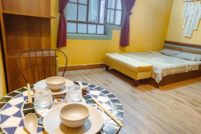 Near river, center of city, fast WIFI