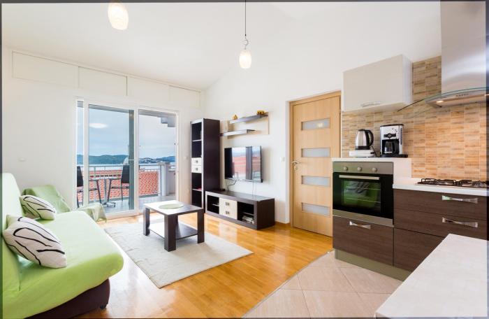 Apartment Mia - Spacious apartment on 85 m2 with beautiful sea view