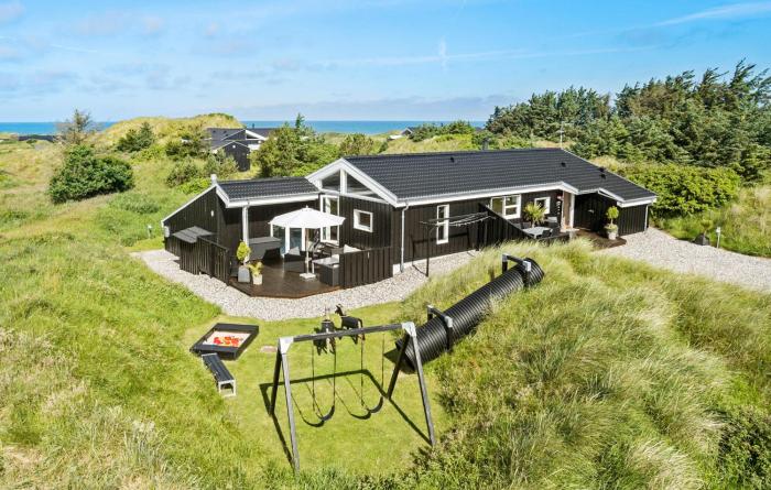 4 Bedroom Nice Home In Saltum